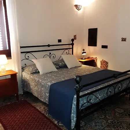 Domus Petrarca Apartment *